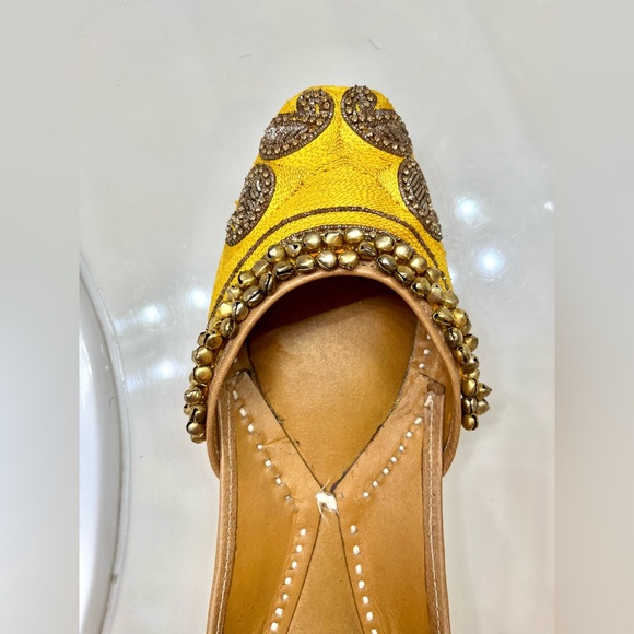Yellow Punjabi Jutti - handmade shoe with bells - Picture 7 of 7